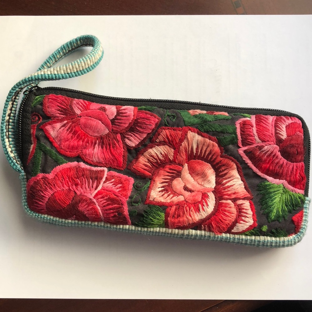 Zunil hupil Guatemalan wristlet wallet